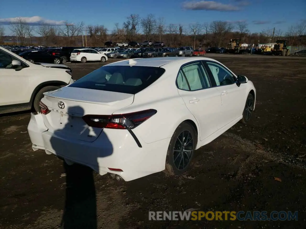 4 Photograph of a damaged car 4T1G11AK4MU441660 TOYOTA CAMRY 2021