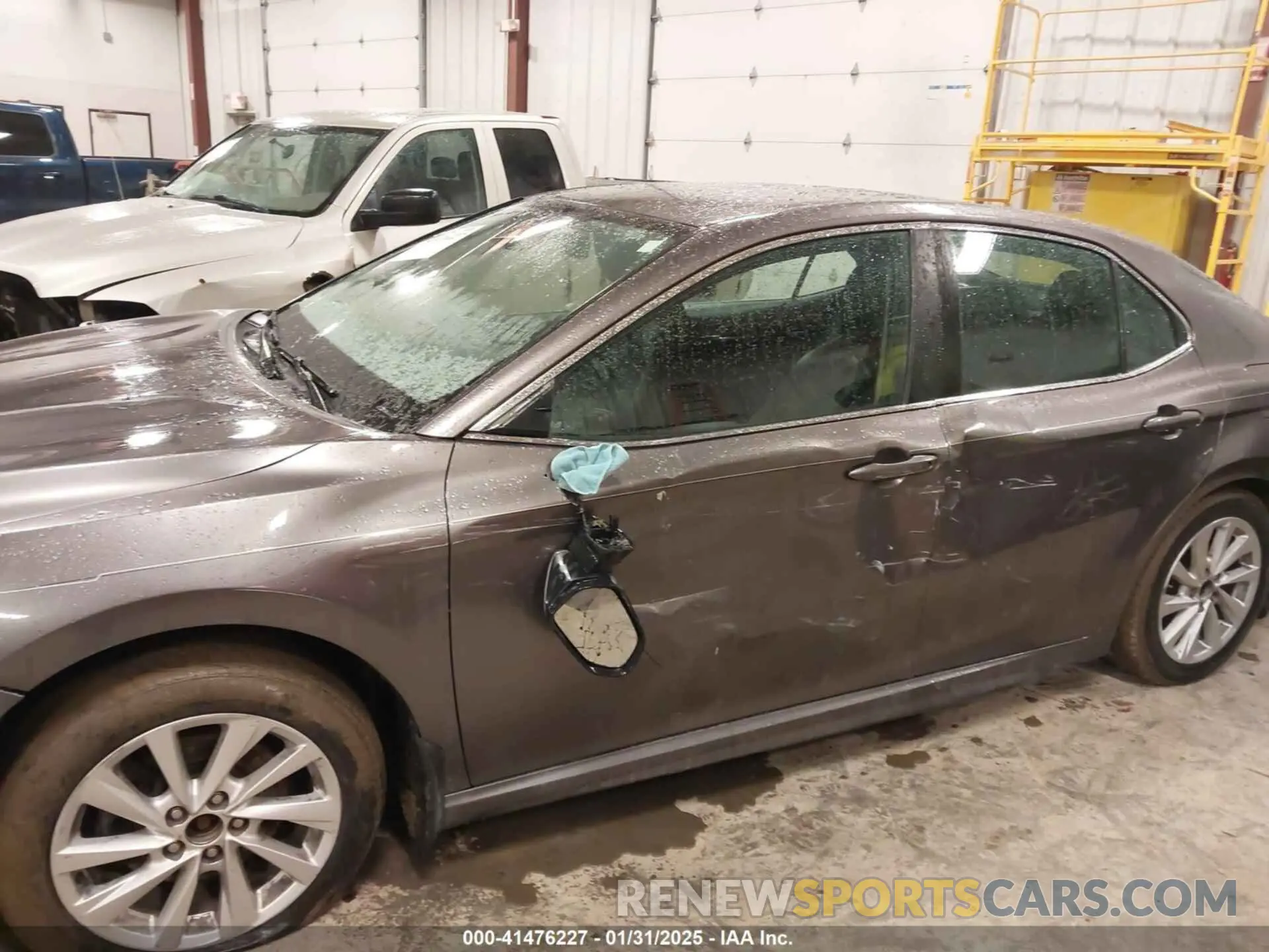 17 Photograph of a damaged car 4T1G11AK4MU452643 TOYOTA CAMRY 2021