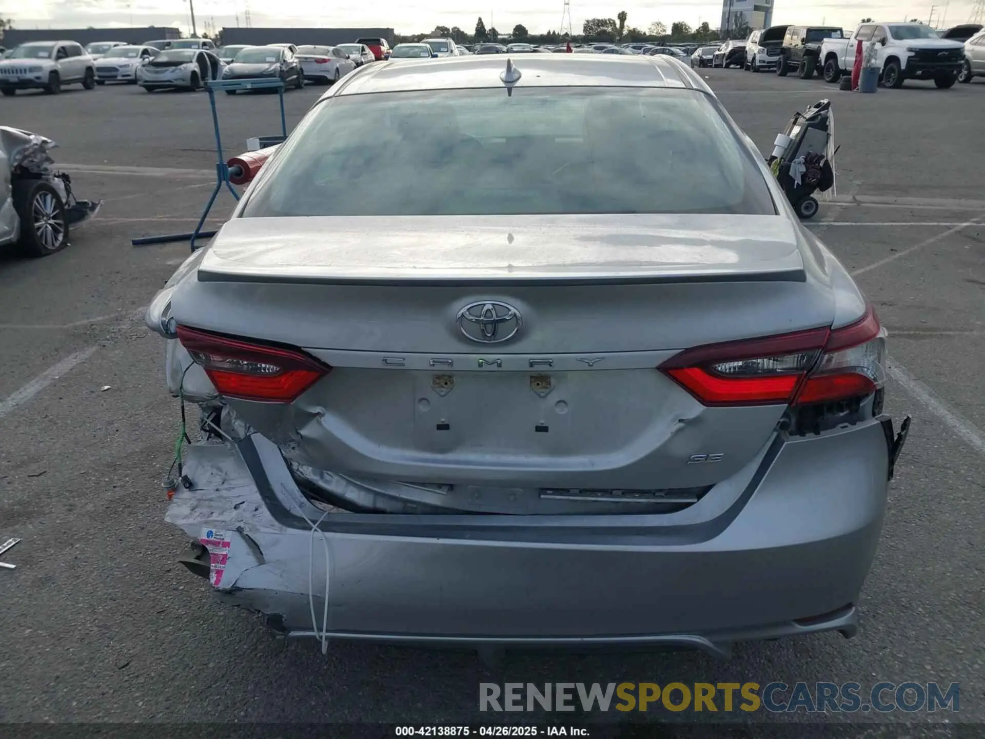 17 Photograph of a damaged car 4T1G11AK4MU471421 TOYOTA CAMRY 2021
