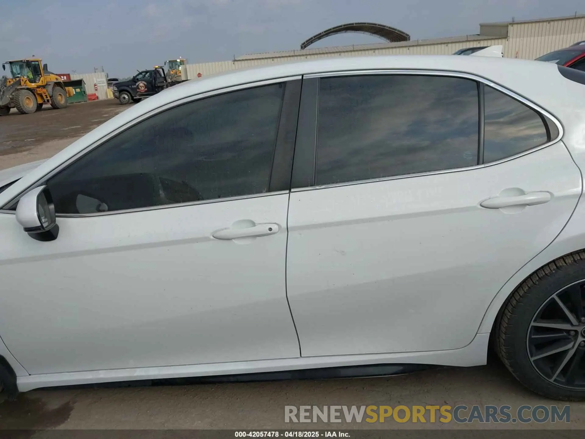 14 Photograph of a damaged car 4T1G11AK4MU496335 TOYOTA CAMRY 2021