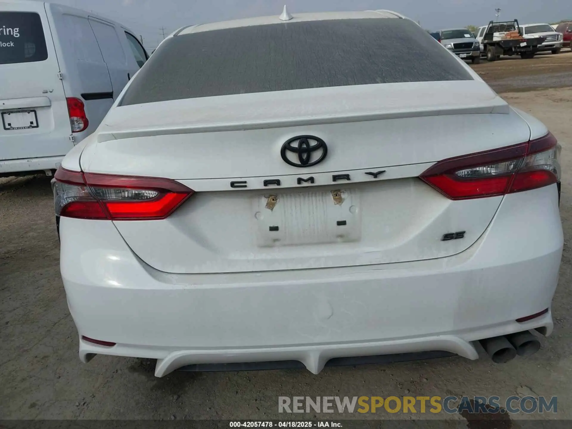16 Photograph of a damaged car 4T1G11AK4MU496335 TOYOTA CAMRY 2021