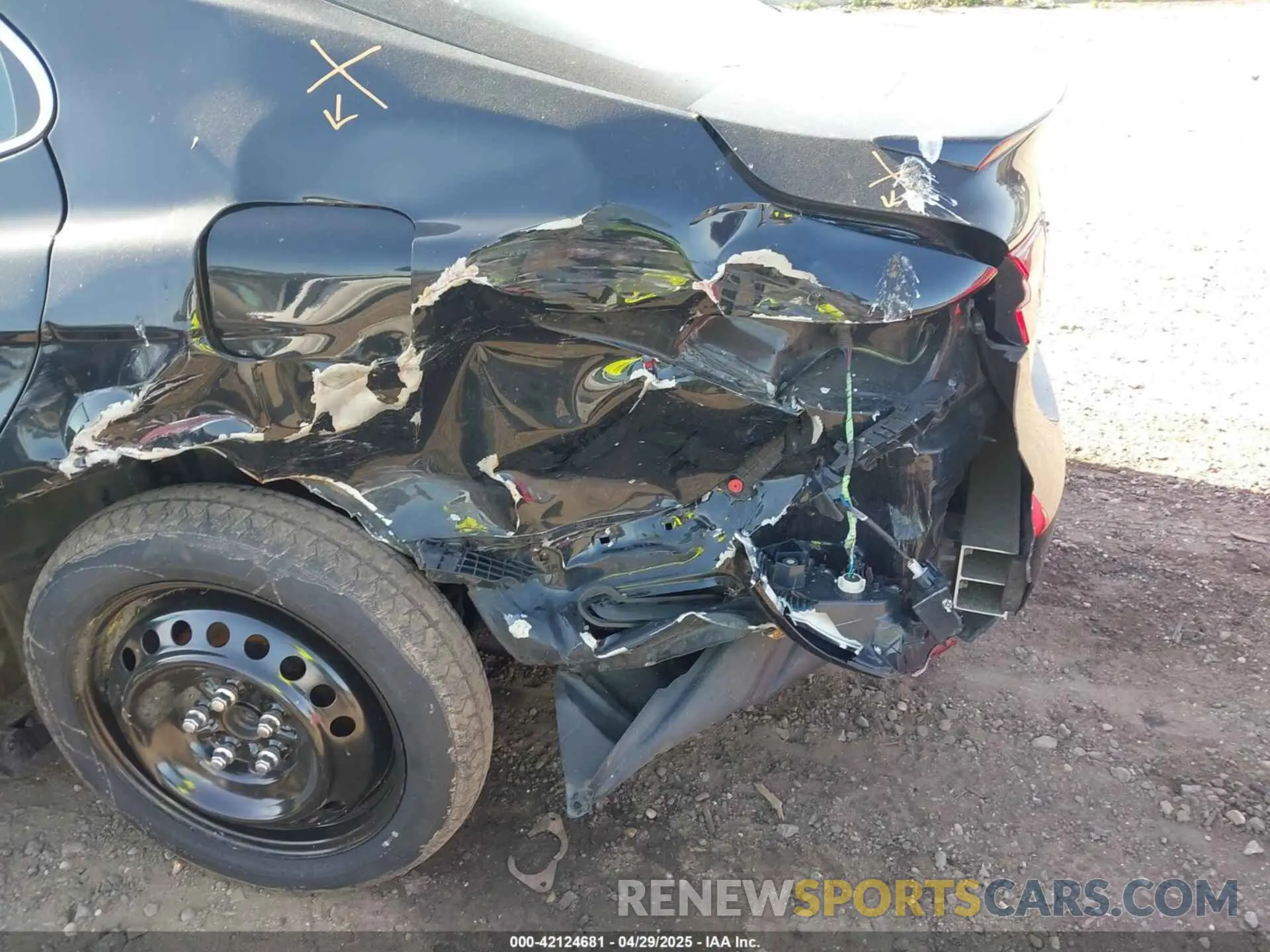 17 Photograph of a damaged car 4T1G11AK4MU519404 TOYOTA CAMRY 2021