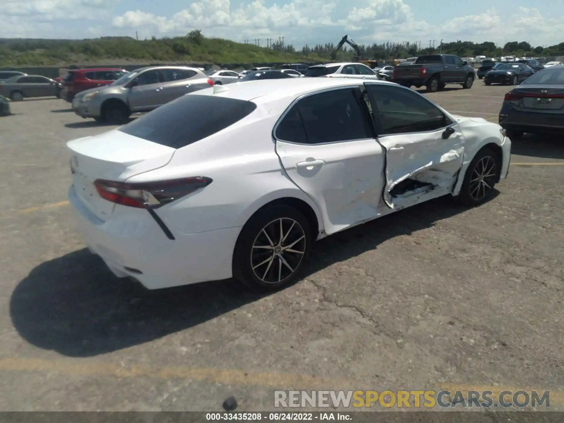 4 Photograph of a damaged car 4T1G11AK4MU581174 TOYOTA CAMRY 2021