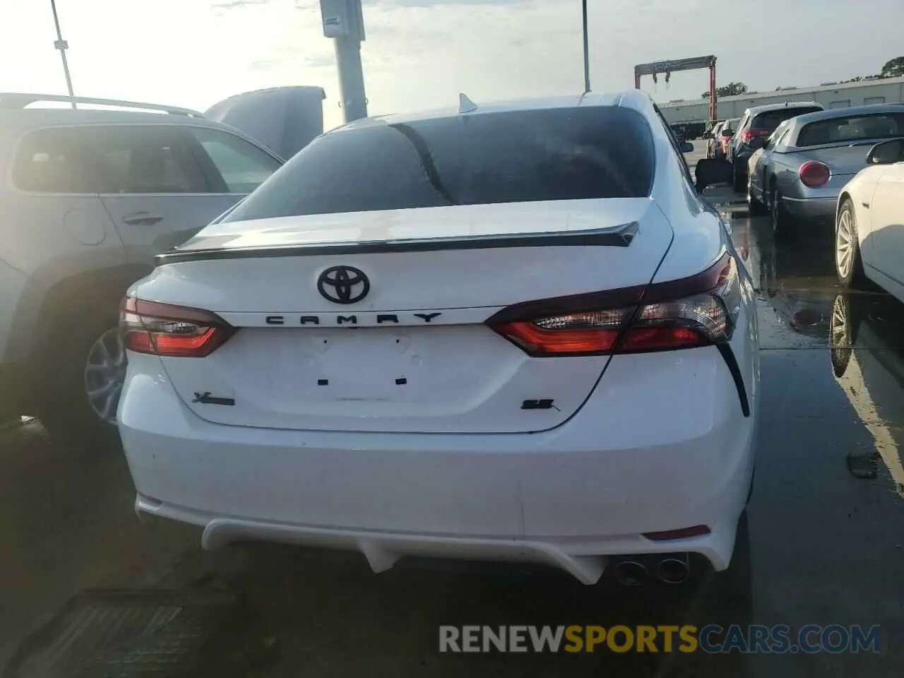 6 Photograph of a damaged car 4T1G11AK4MU601567 TOYOTA CAMRY 2021