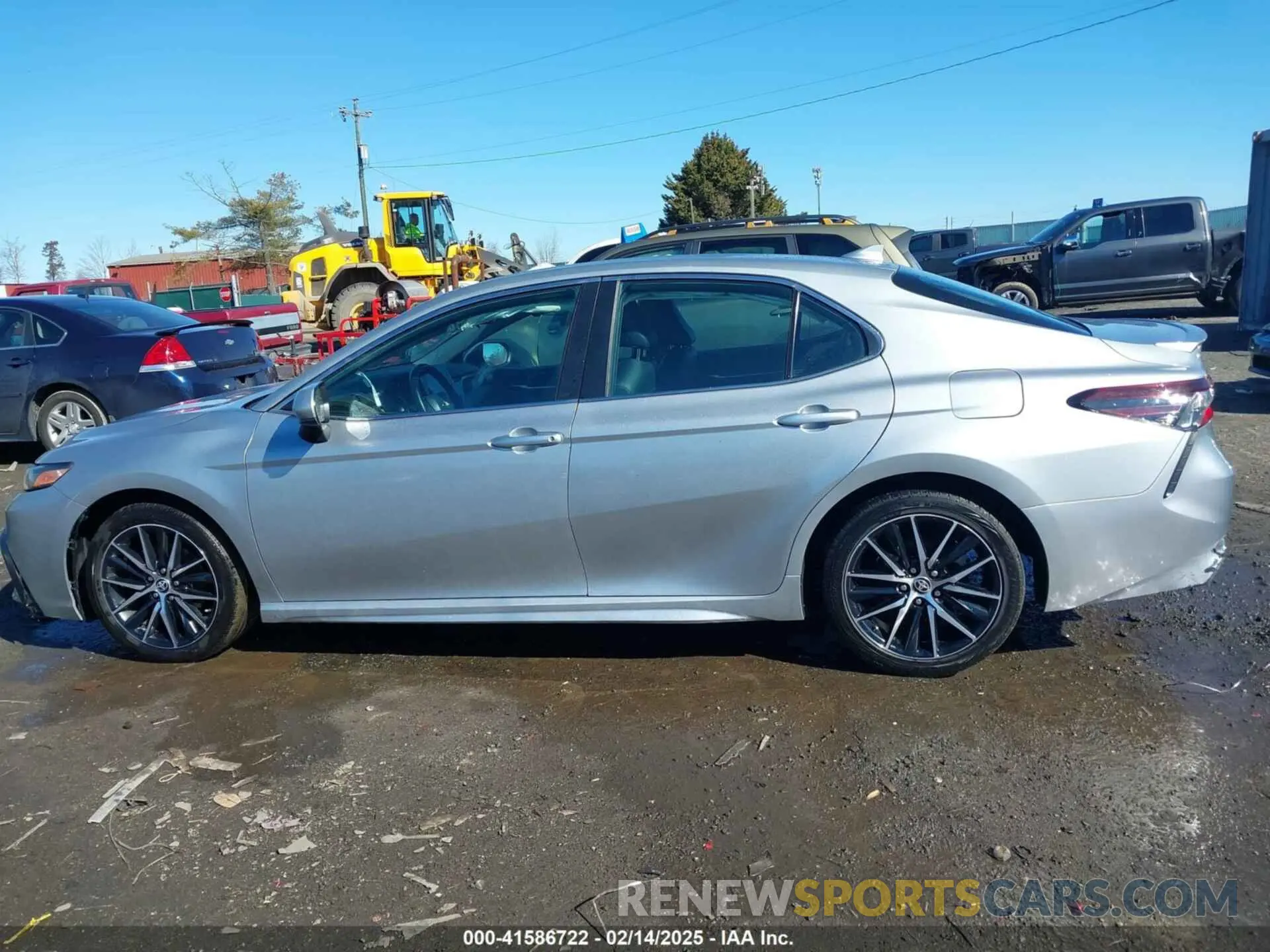 14 Photograph of a damaged car 4T1G11AK5MU411101 TOYOTA CAMRY 2021