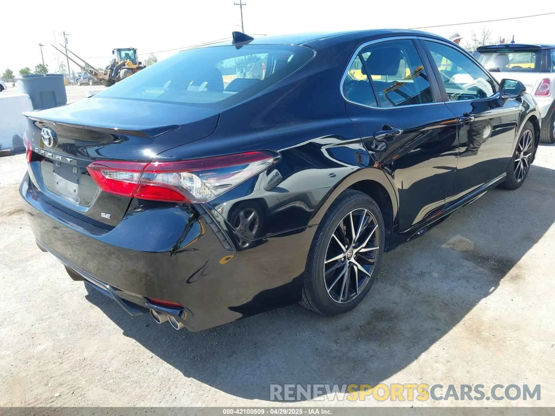 4 Photograph of a damaged car 4T1G11AK5MU414404 TOYOTA CAMRY 2021