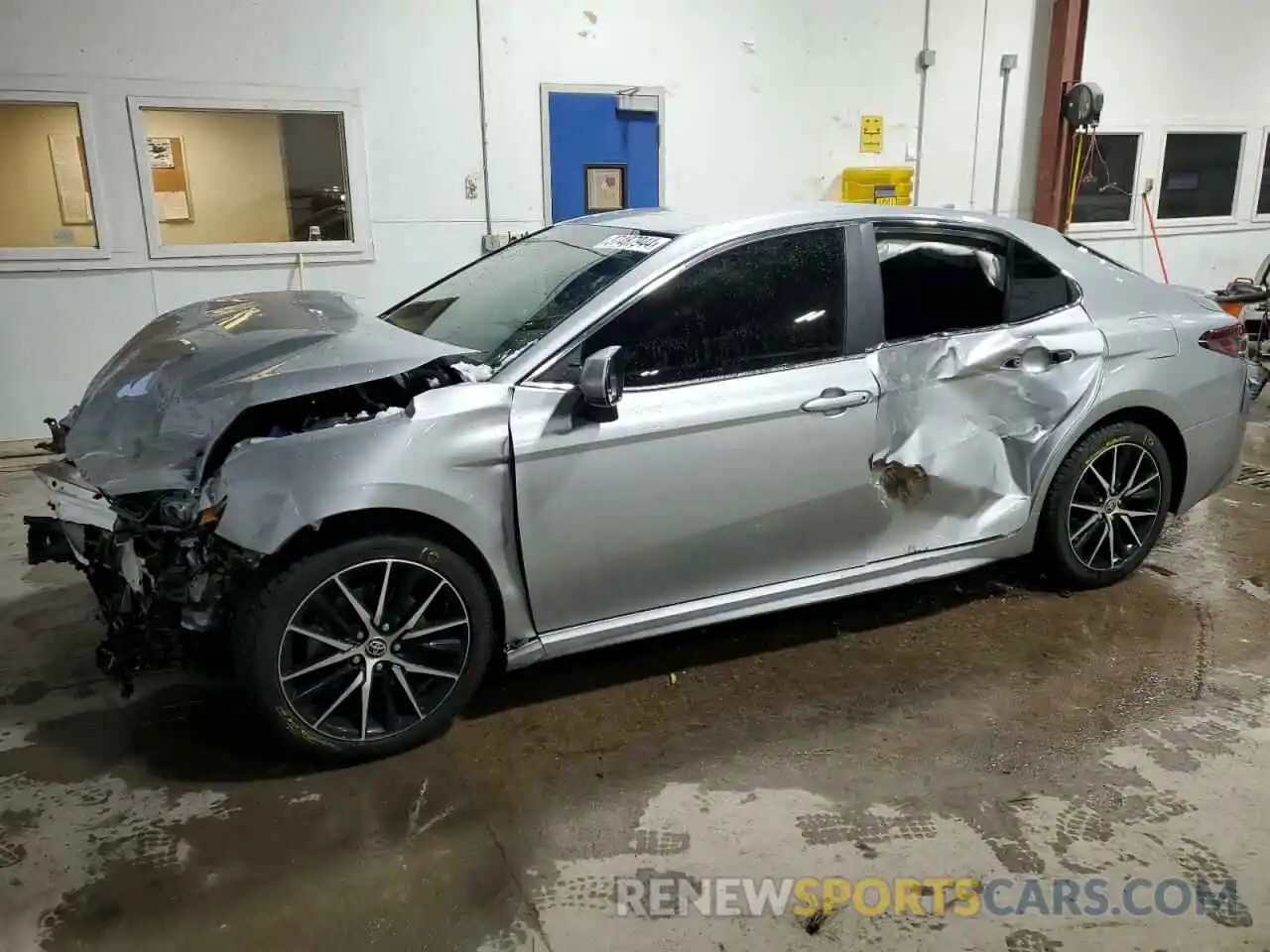 1 Photograph of a damaged car 4T1G11AK5MU415763 TOYOTA CAMRY 2021