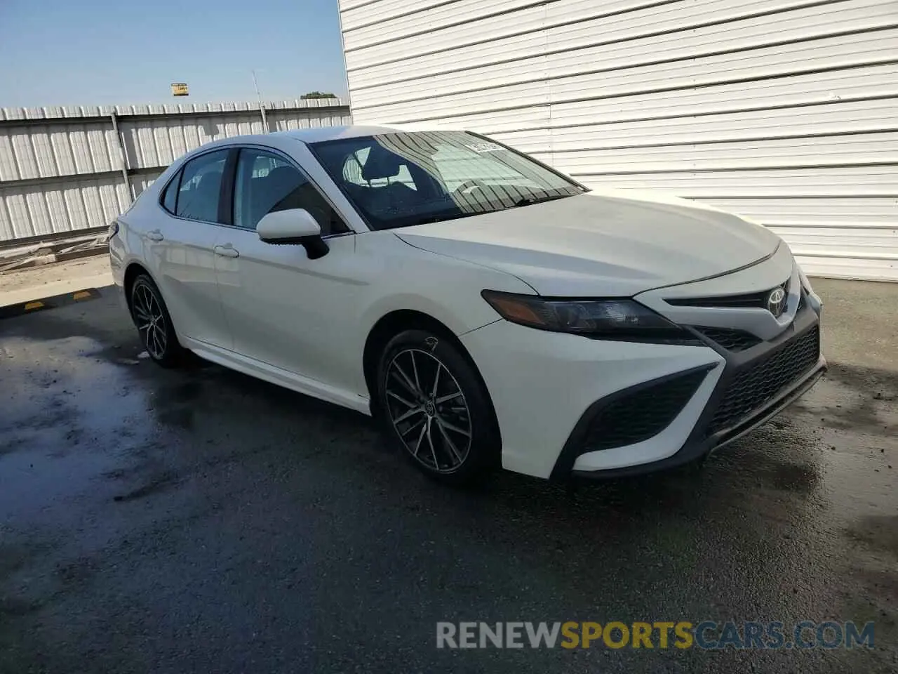 4 Photograph of a damaged car 4T1G11AK5MU426360 TOYOTA CAMRY 2021