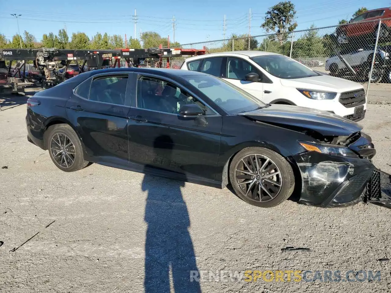 4 Photograph of a damaged car 4T1G11AK5MU444504 TOYOTA CAMRY 2021