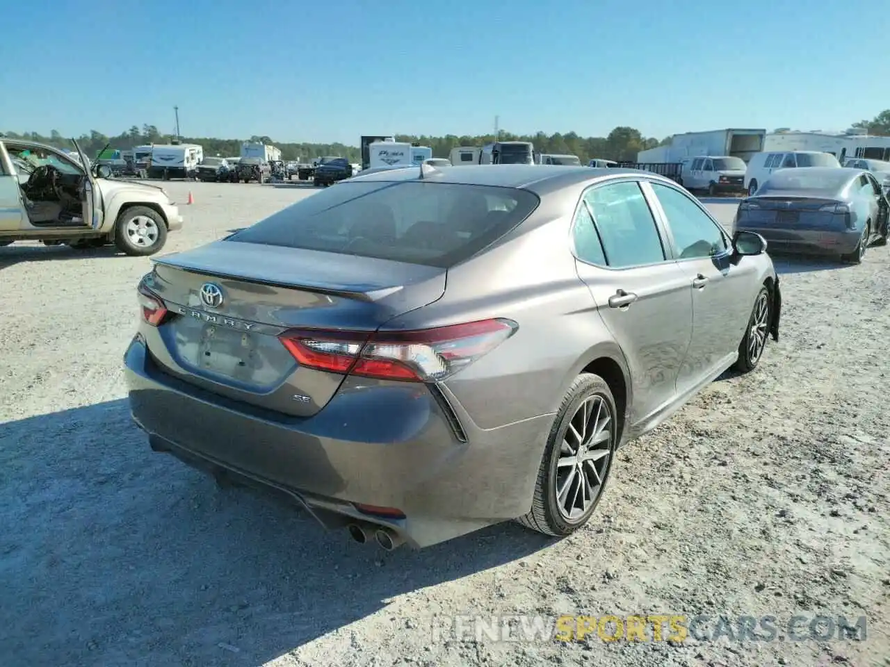 4 Photograph of a damaged car 4T1G11AK5MU455275 TOYOTA CAMRY 2021