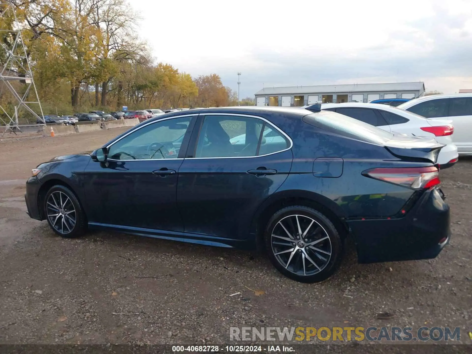 14 Photograph of a damaged car 4T1G11AK5MU462811 TOYOTA CAMRY 2021