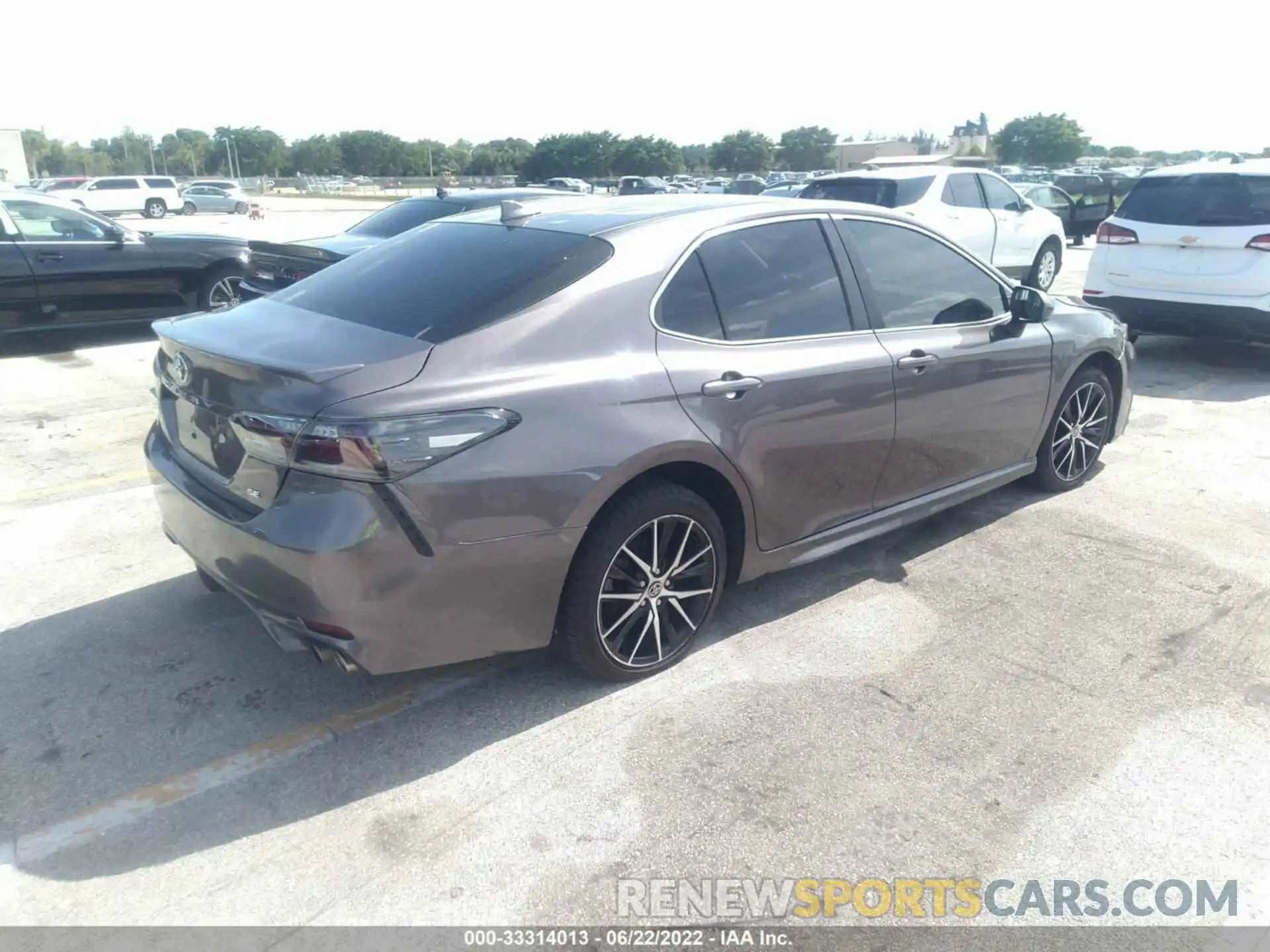 4 Photograph of a damaged car 4T1G11AK5MU472285 TOYOTA CAMRY 2021