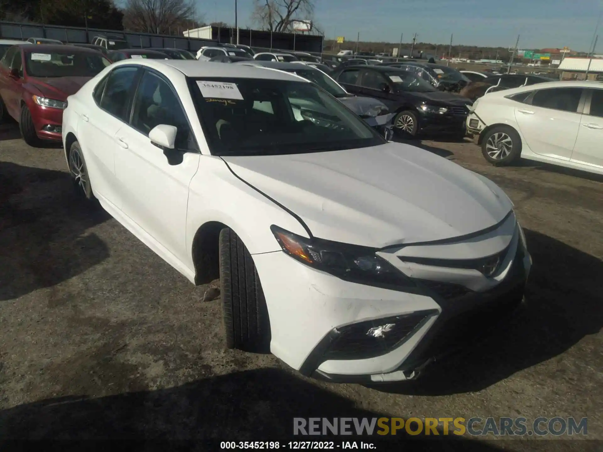 1 Photograph of a damaged car 4T1G11AK5MU516513 TOYOTA CAMRY 2021