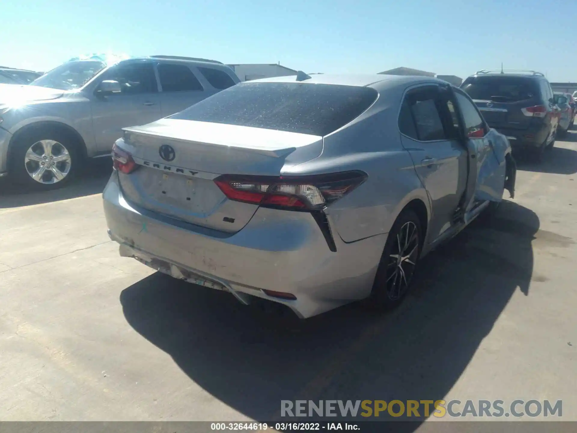 4 Photograph of a damaged car 4T1G11AK5MU536860 TOYOTA CAMRY 2021