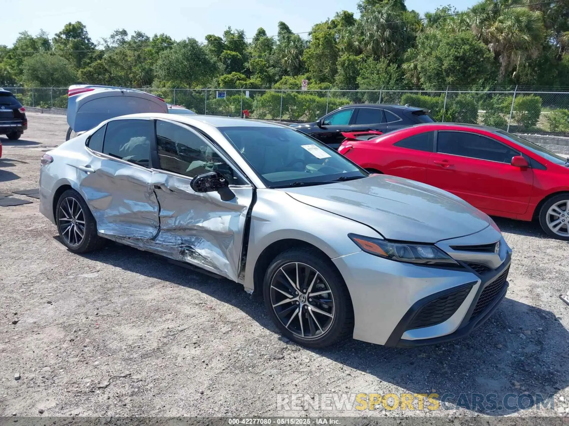 1 Photograph of a damaged car 4T1G11AK5MU537913 TOYOTA CAMRY 2021