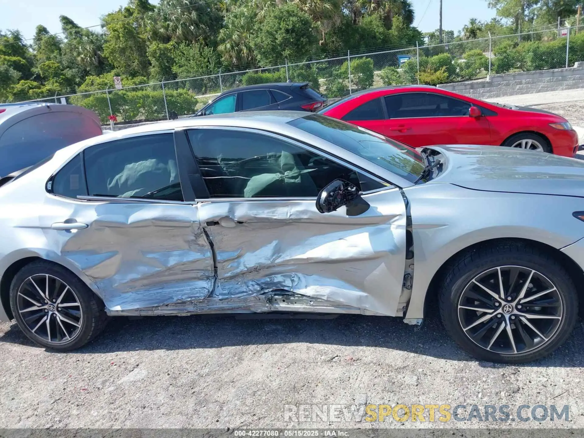 14 Photograph of a damaged car 4T1G11AK5MU537913 TOYOTA CAMRY 2021