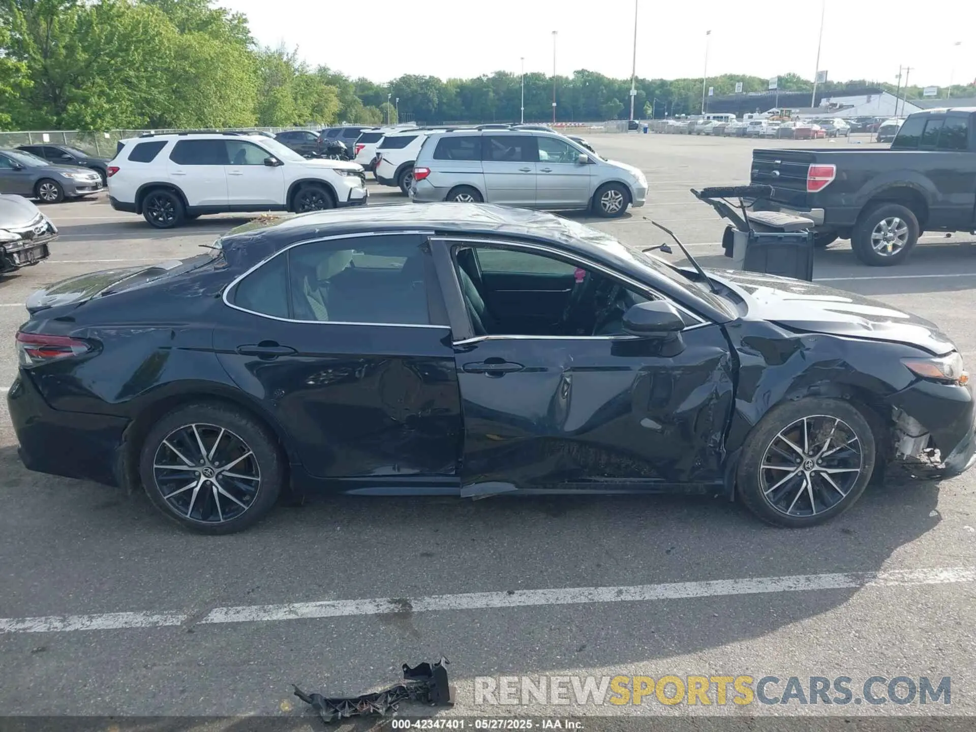 13 Photograph of a damaged car 4T1G11AK5MU538852 TOYOTA CAMRY 2021