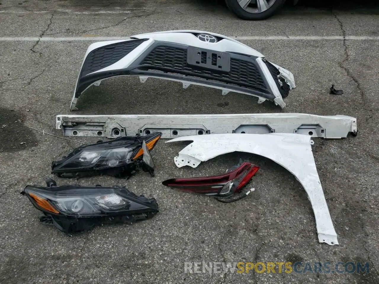 14 Photograph of a damaged car 4T1G11AK5MU553299 TOYOTA CAMRY 2021