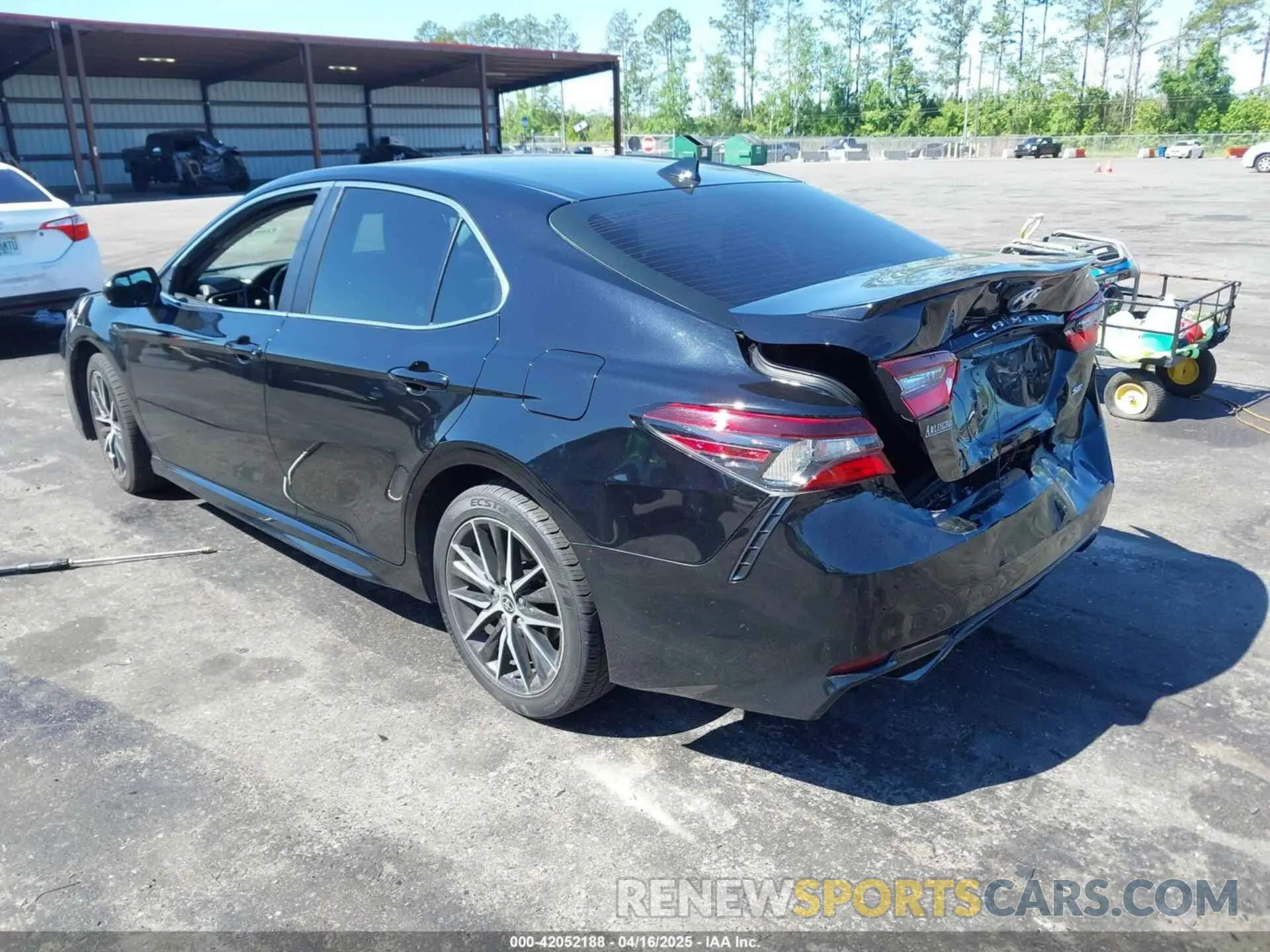 3 Photograph of a damaged car 4T1G11AK5MU561225 TOYOTA CAMRY 2021