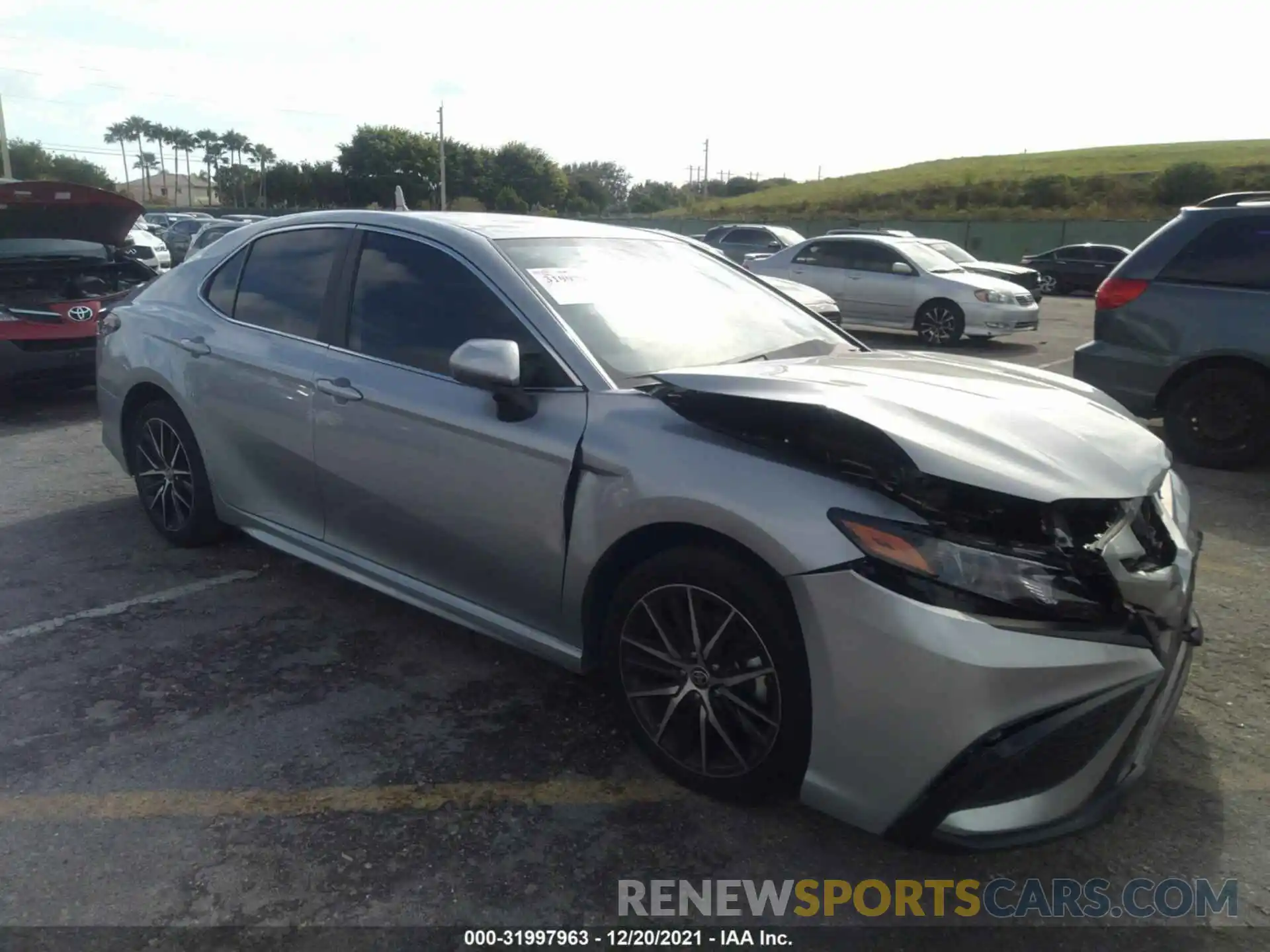 1 Photograph of a damaged car 4T1G11AK5MU568787 TOYOTA CAMRY 2021