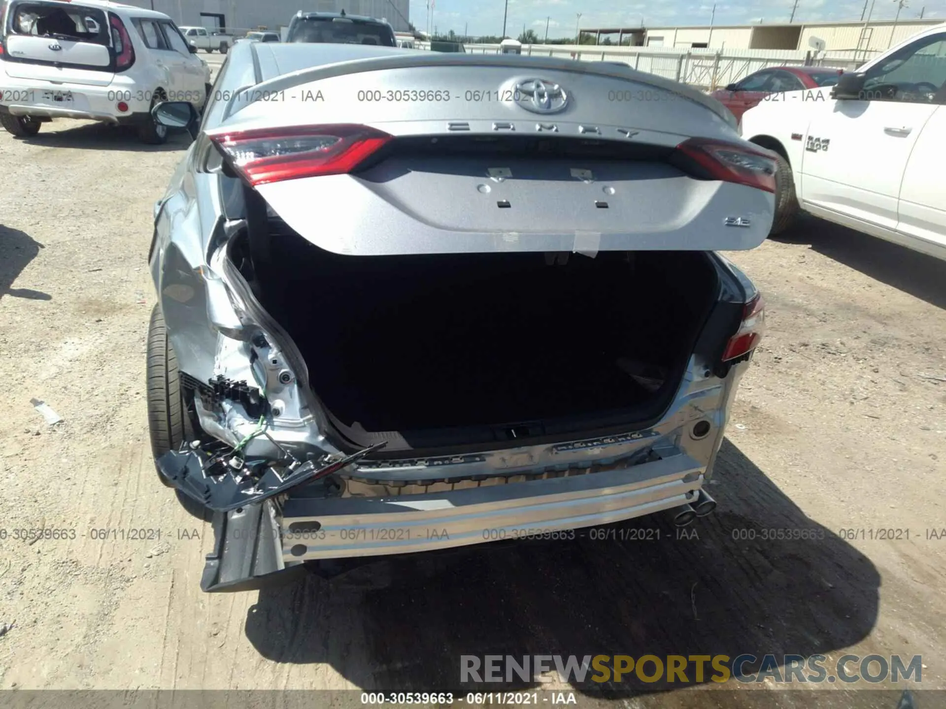6 Photograph of a damaged car 4T1G11AK5MU580230 TOYOTA CAMRY 2021