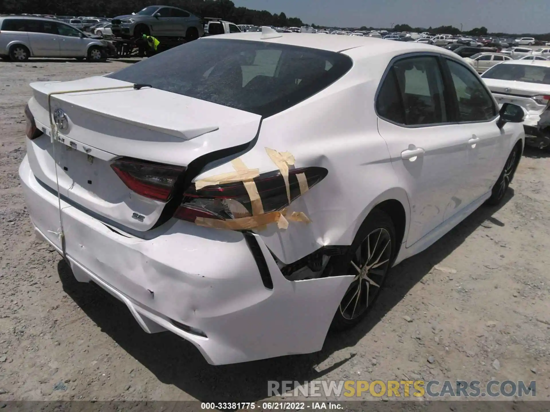 4 Photograph of a damaged car 4T1G11AK5MU589770 TOYOTA CAMRY 2021