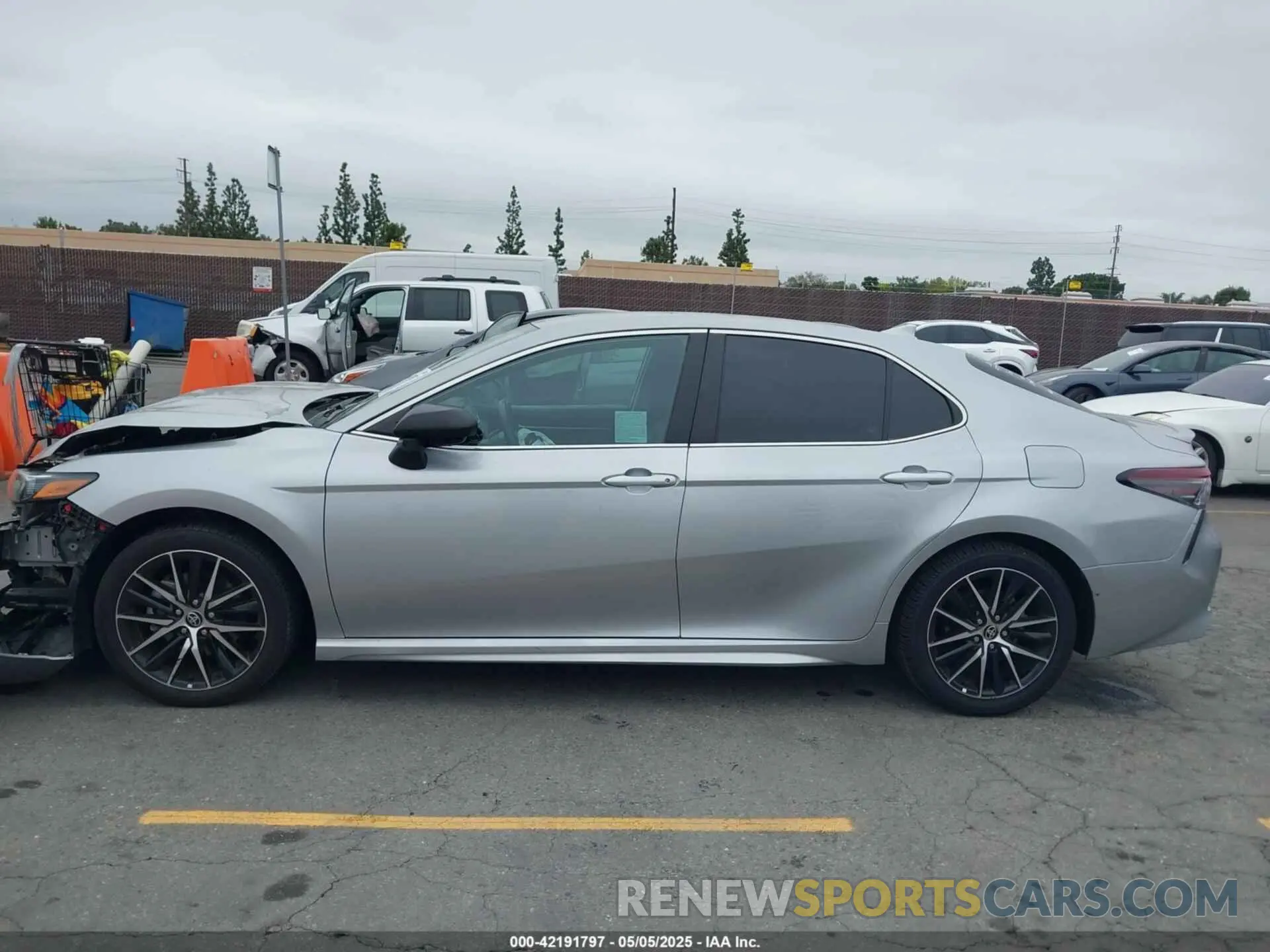 14 Photograph of a damaged car 4T1G11AK5MU590630 TOYOTA CAMRY 2021