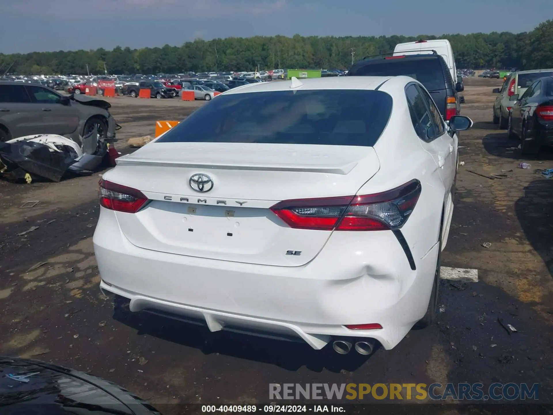 16 Photograph of a damaged car 4T1G11AK5MU604140 TOYOTA CAMRY 2021
