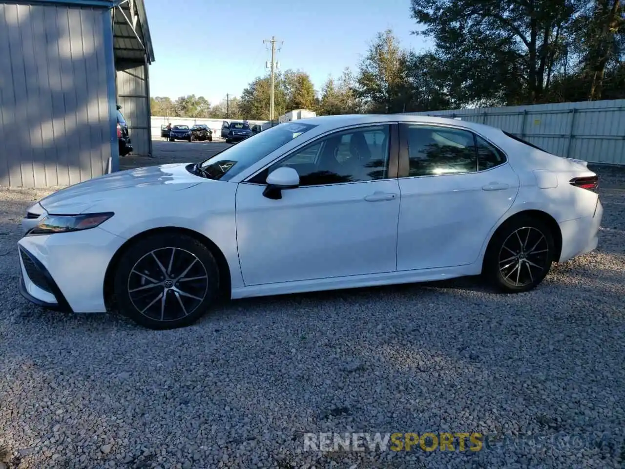 1 Photograph of a damaged car 4T1G11AK5MU610469 TOYOTA CAMRY 2021