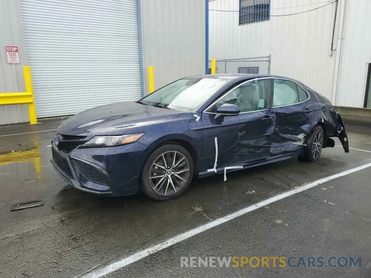 1 Photograph of a damaged car 4T1G11AK6MU418882 TOYOTA CAMRY 2021