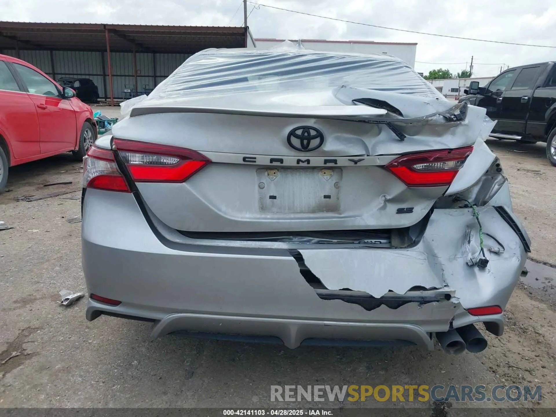 16 Photograph of a damaged car 4T1G11AK6MU422432 TOYOTA CAMRY 2021