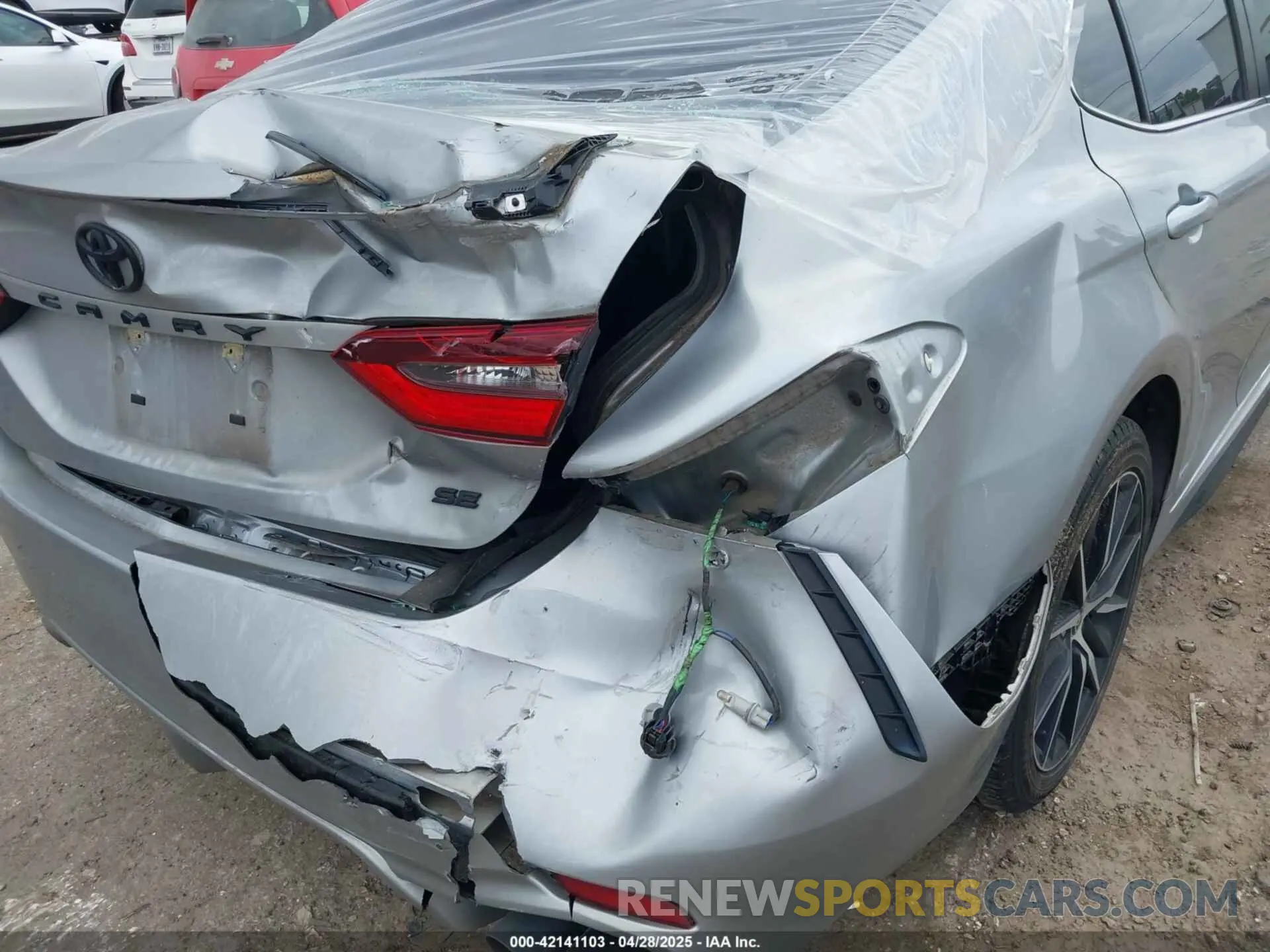 6 Photograph of a damaged car 4T1G11AK6MU422432 TOYOTA CAMRY 2021