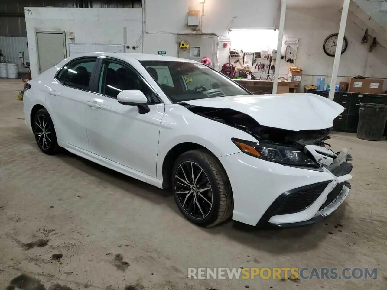 4 Photograph of a damaged car 4T1G11AK6MU424150 TOYOTA CAMRY 2021