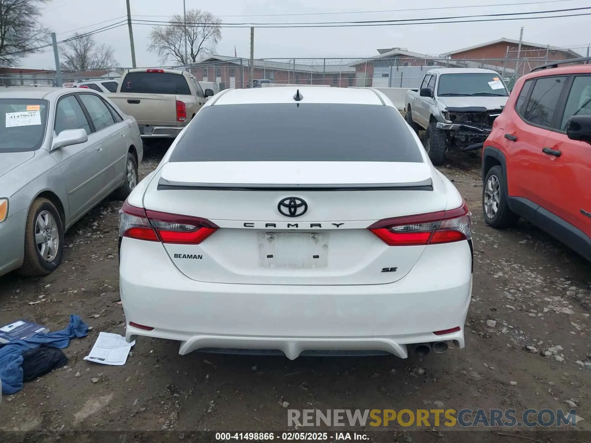 17 Photograph of a damaged car 4T1G11AK6MU451087 TOYOTA CAMRY 2021