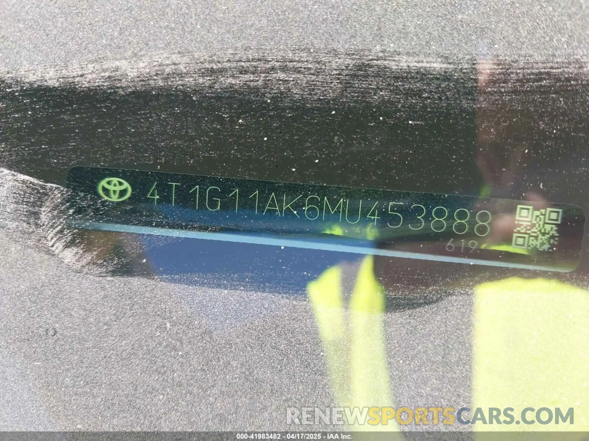 19 Photograph of a damaged car 4T1G11AK6MU453888 TOYOTA CAMRY 2021