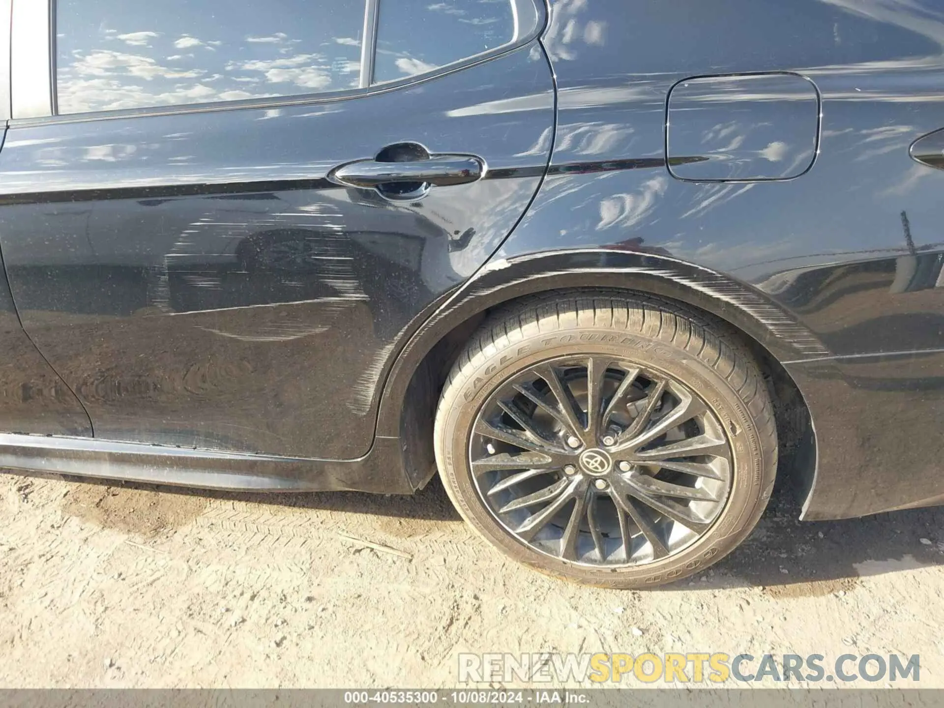 17 Photograph of a damaged car 4T1G11AK6MU476247 TOYOTA CAMRY 2021