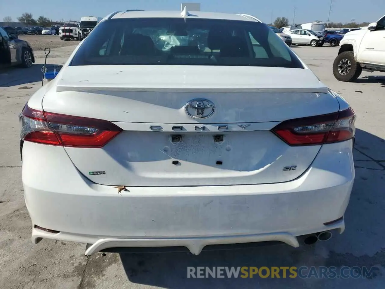 6 Photograph of a damaged car 4T1G11AK6MU477558 TOYOTA CAMRY 2021