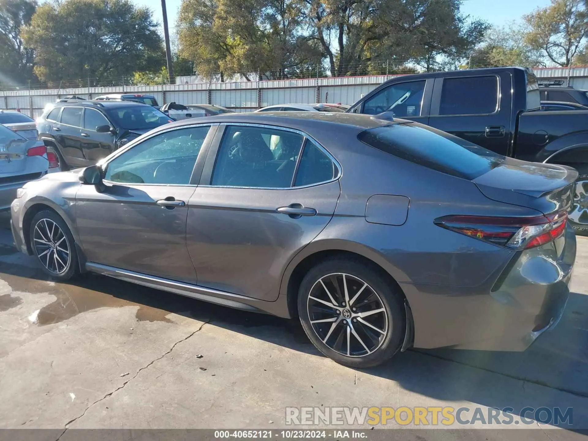 14 Photograph of a damaged car 4T1G11AK6MU512583 TOYOTA CAMRY 2021