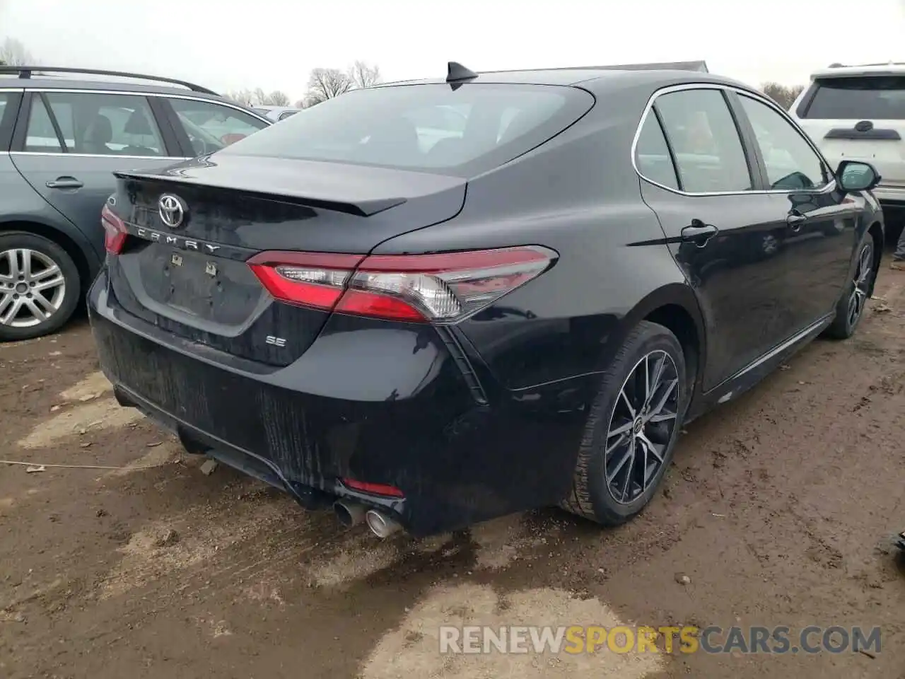 4 Photograph of a damaged car 4T1G11AK6MU515578 TOYOTA CAMRY 2021