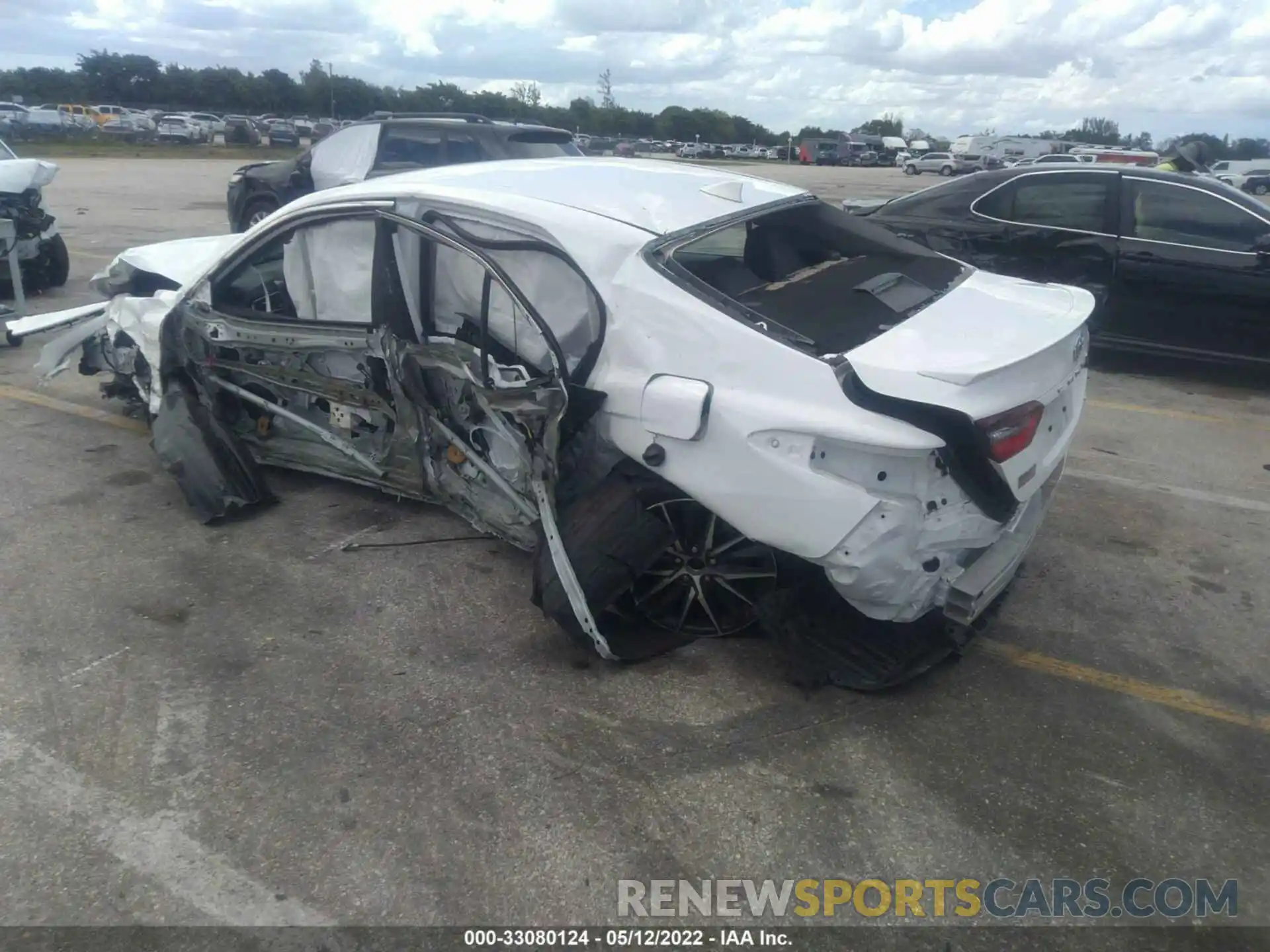 3 Photograph of a damaged car 4T1G11AK6MU528282 TOYOTA CAMRY 2021