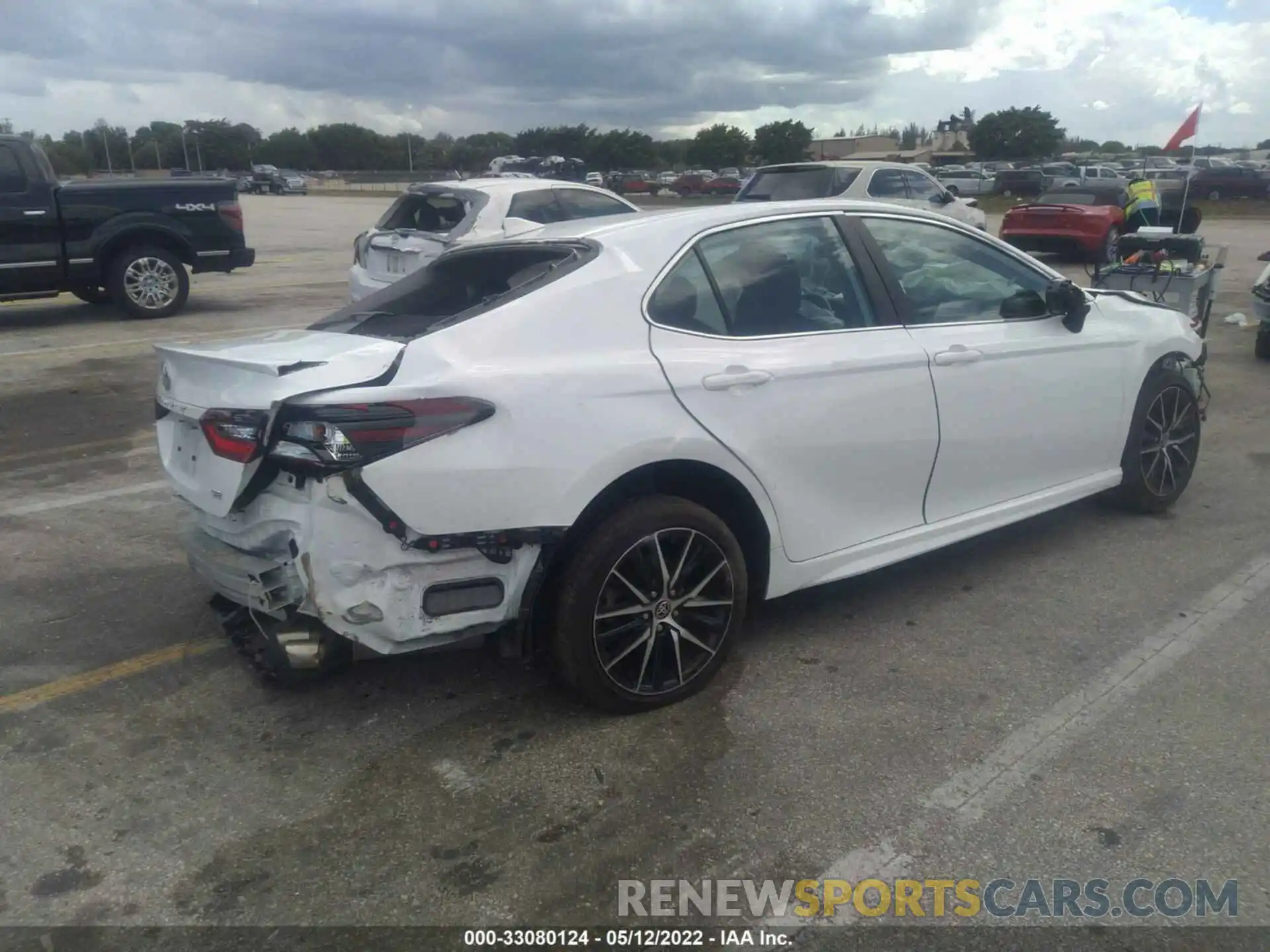 4 Photograph of a damaged car 4T1G11AK6MU528282 TOYOTA CAMRY 2021