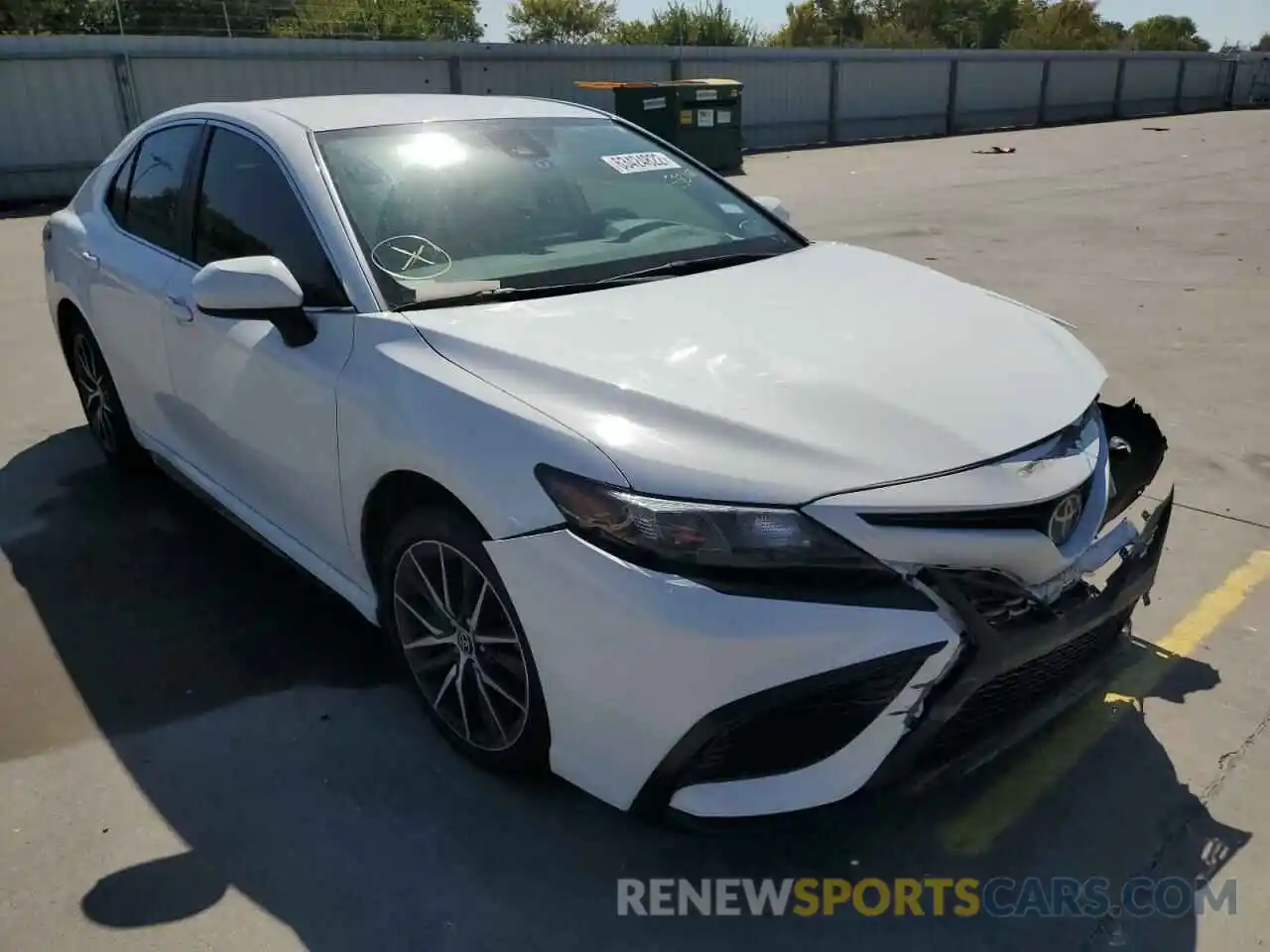 1 Photograph of a damaged car 4T1G11AK6MU532199 TOYOTA CAMRY 2021