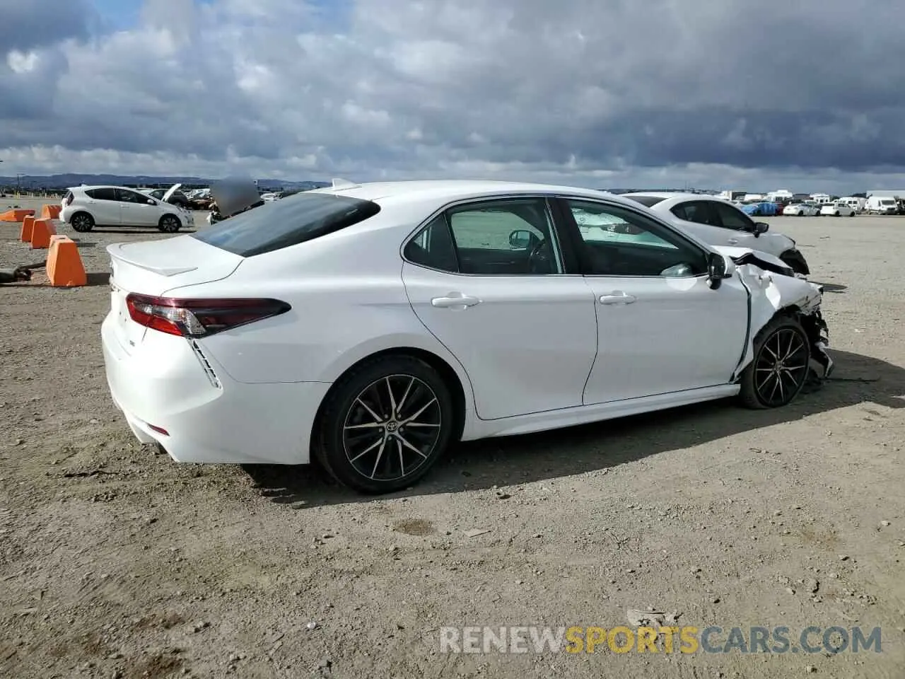 3 Photograph of a damaged car 4T1G11AK6MU539914 TOYOTA CAMRY 2021