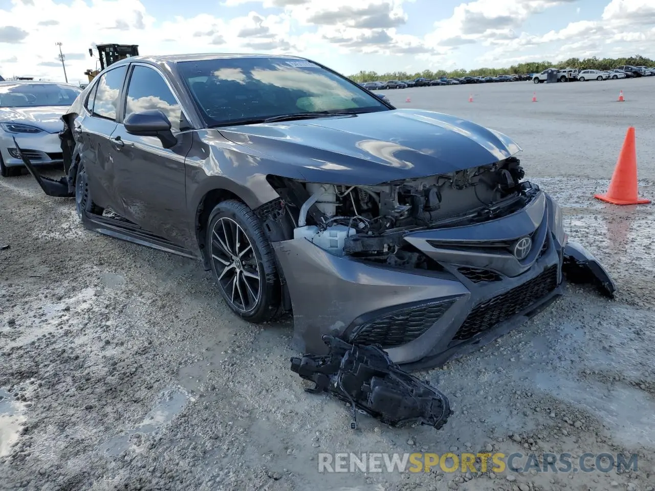 1 Photograph of a damaged car 4T1G11AK6MU542327 TOYOTA CAMRY 2021