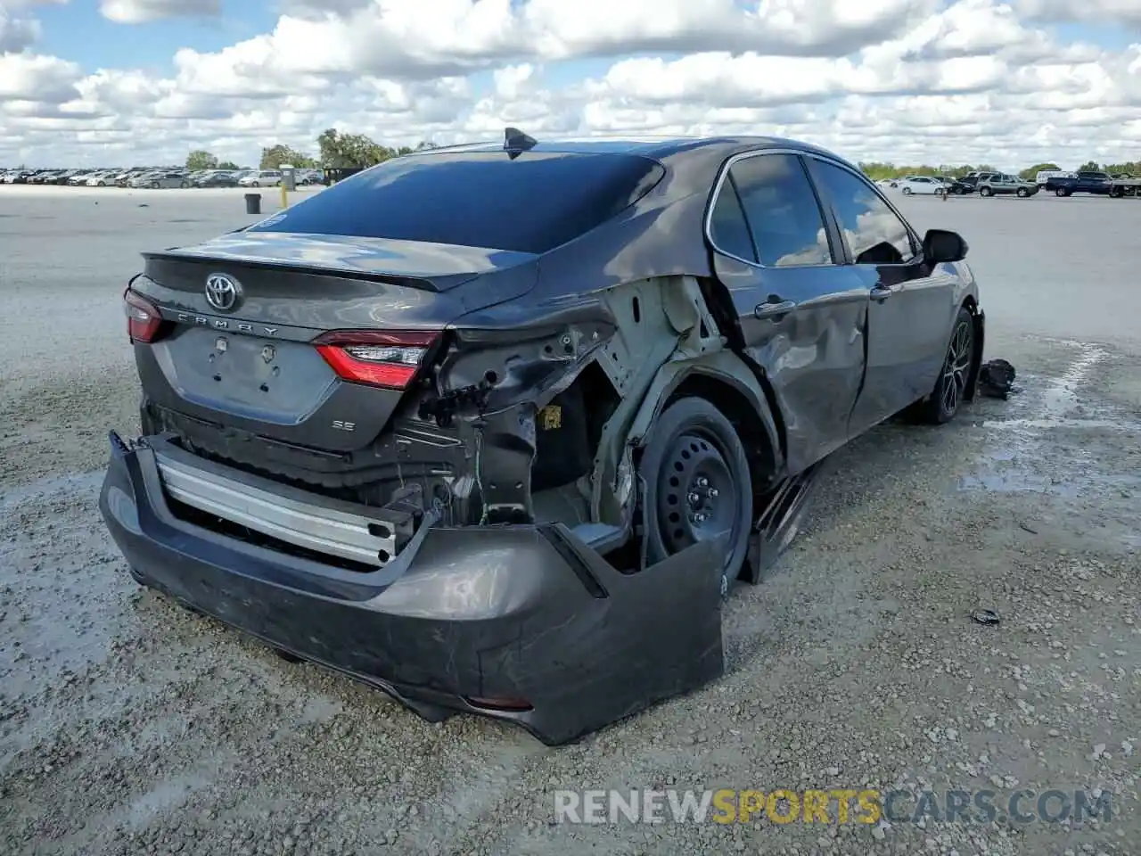 4 Photograph of a damaged car 4T1G11AK6MU542327 TOYOTA CAMRY 2021