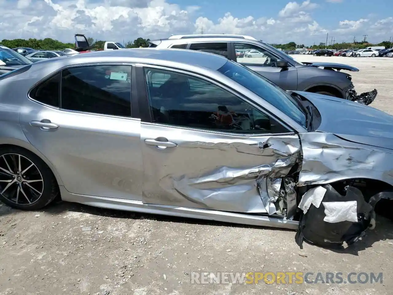 9 Photograph of a damaged car 4T1G11AK6MU545454 TOYOTA CAMRY 2021