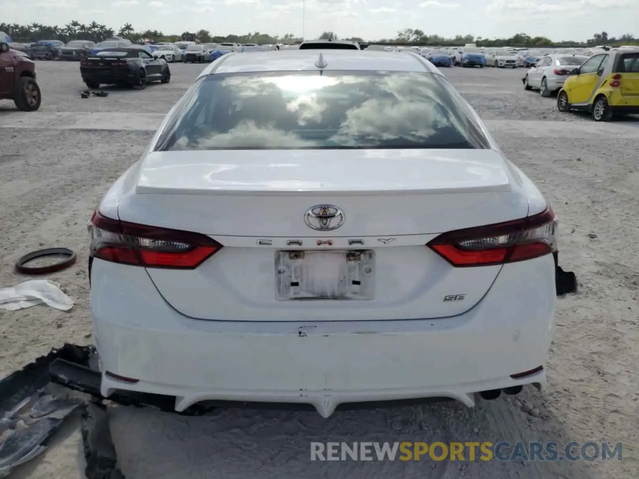6 Photograph of a damaged car 4T1G11AK6MU548029 TOYOTA CAMRY 2021