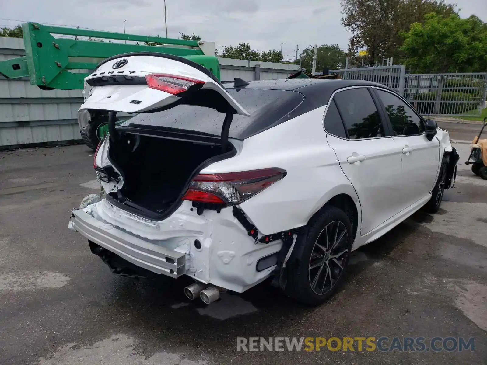 4 Photograph of a damaged car 4T1G11AK6MU552288 TOYOTA CAMRY 2021