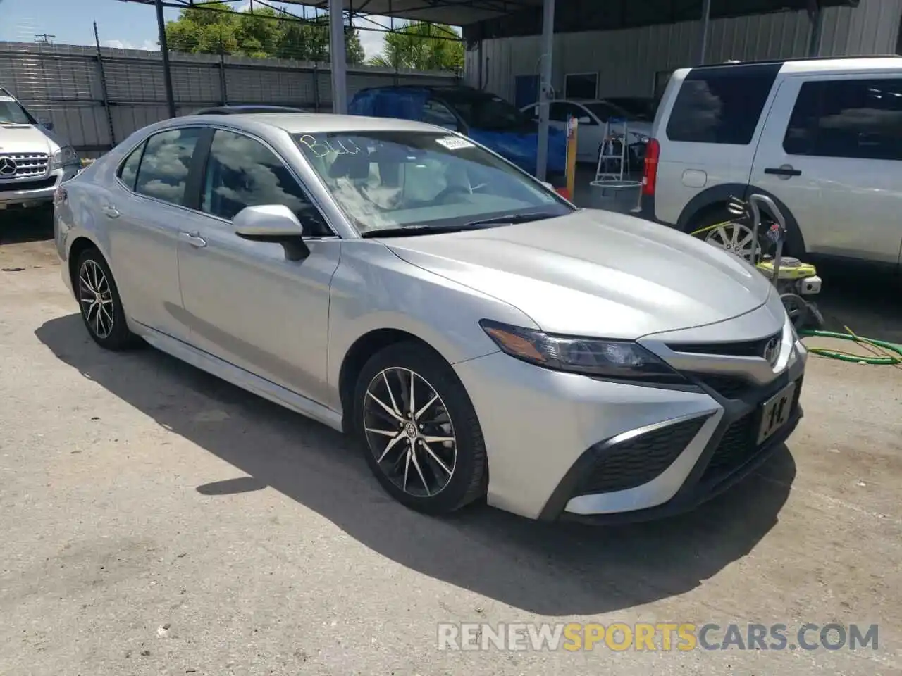 1 Photograph of a damaged car 4T1G11AK6MU562478 TOYOTA CAMRY 2021