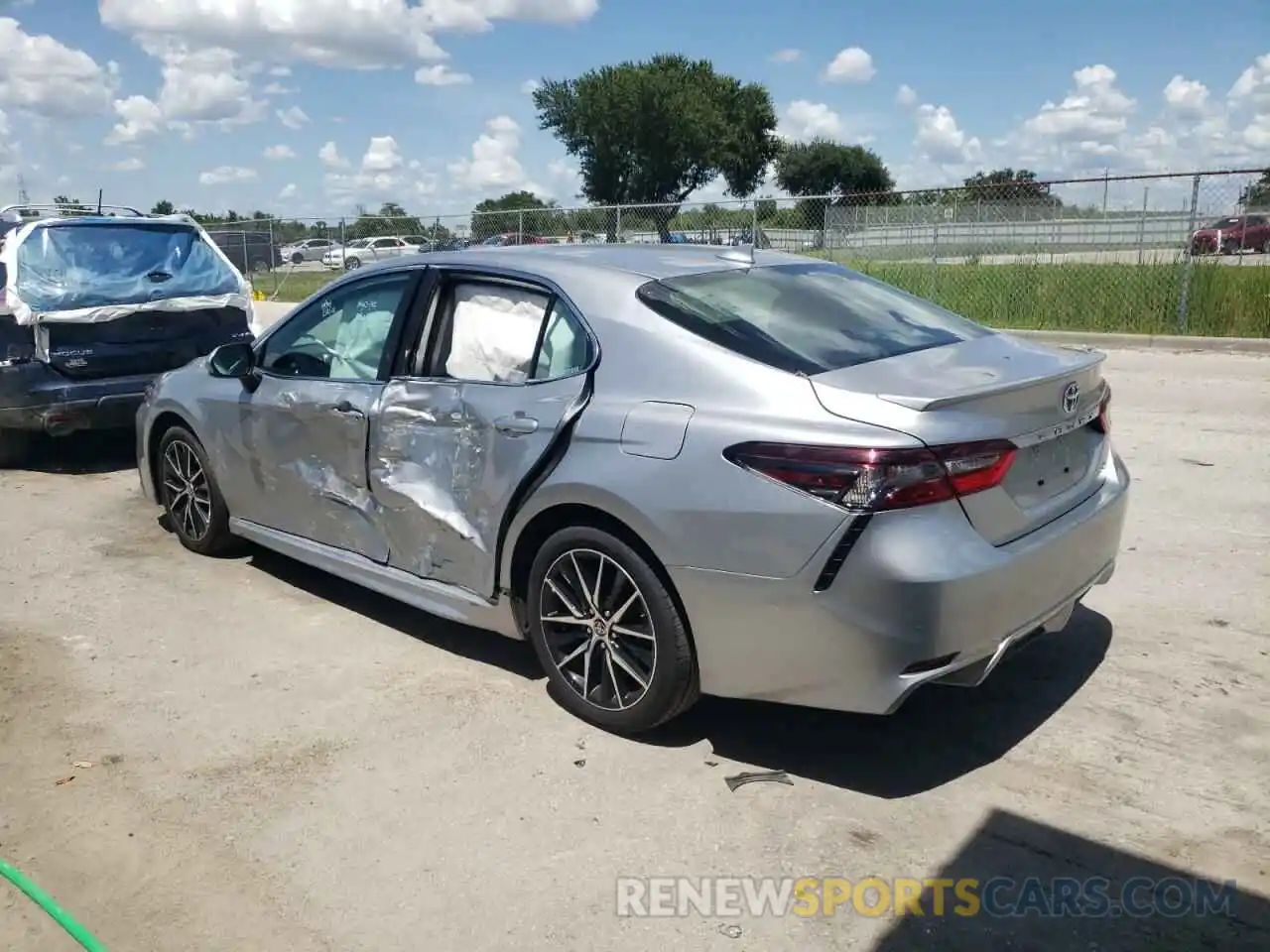 3 Photograph of a damaged car 4T1G11AK6MU562478 TOYOTA CAMRY 2021